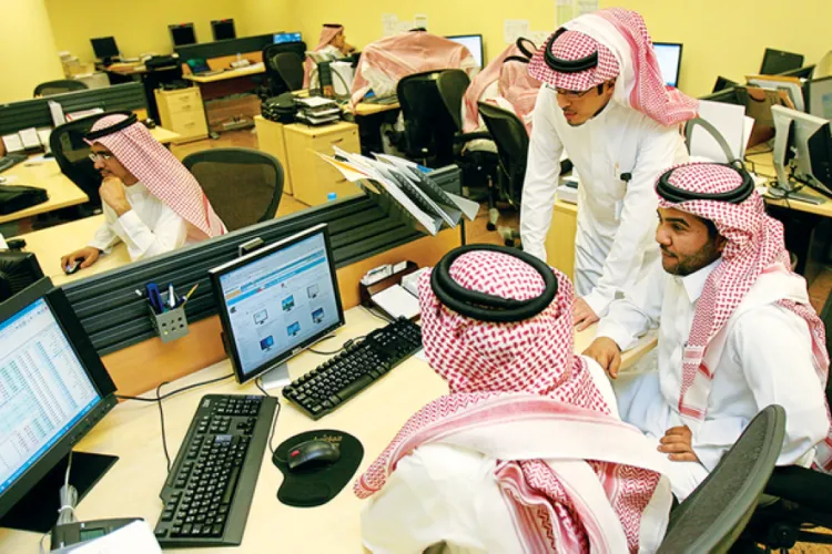 مشاركة السعوديين في سوق العمل في يوليو 2024