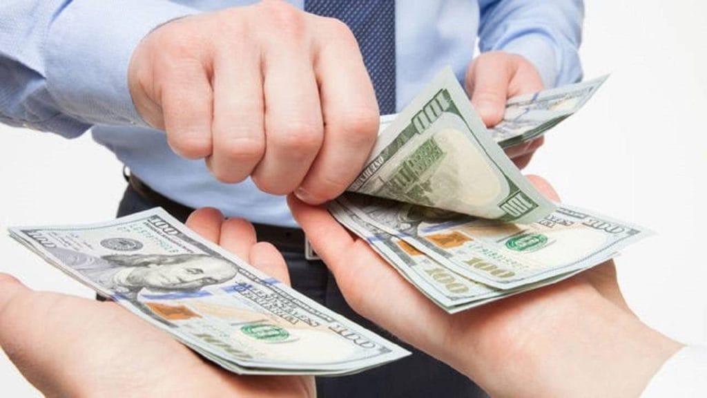 أعلي 10 دول فى الرواتب الشهرية 2024